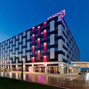 MOXY Vienna Airport